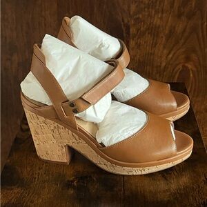 Johnston & Murphy Ashlyn saddle tan sandals size 9